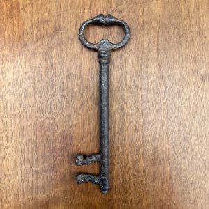 Clé en fer forgé XVIe L9306