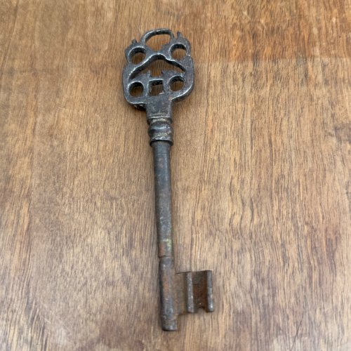 Clé en fer forgé XVIIe L9301