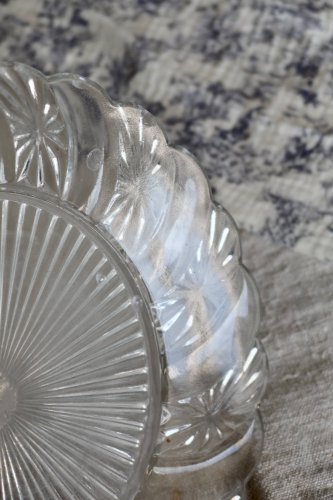 Cloche à fromage vintage en verre pressé