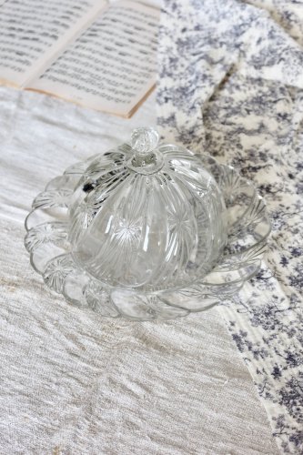 Cloche à fromage vintage en verre pressé
