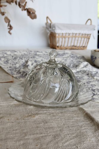 Cloche à fromage vintage en verre pressé