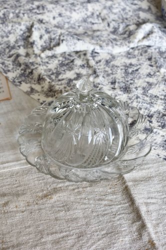 Cloche à fromage vintage en verre pressé