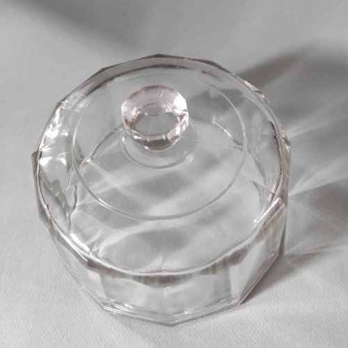 Cloche ancienne en verre pressé moulé