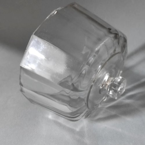 Cloche ancienne en verre pressé moulé
