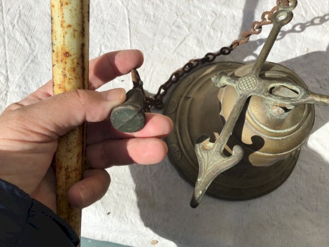 CLOCHE EN BRONZE DE STYLE ANCIEN PORTE PORTAIL AVEC BELLE  RÉSONANCE -