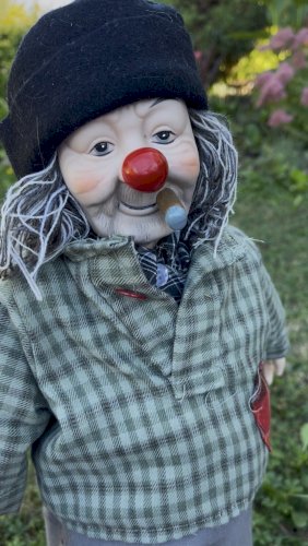 Clown de collection vintage en porcelaine et tissu – 47 cm – poupée décorative