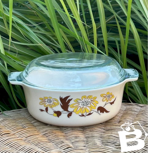 Cocotte rétro vintage Sovirel motifs fleurs jaunes