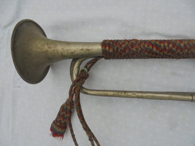trompette de cavalerie  francaise et son cordon 