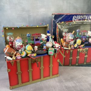 Christmas toy chest animated music box Treasury Favorites LUSTRE FAME 1995