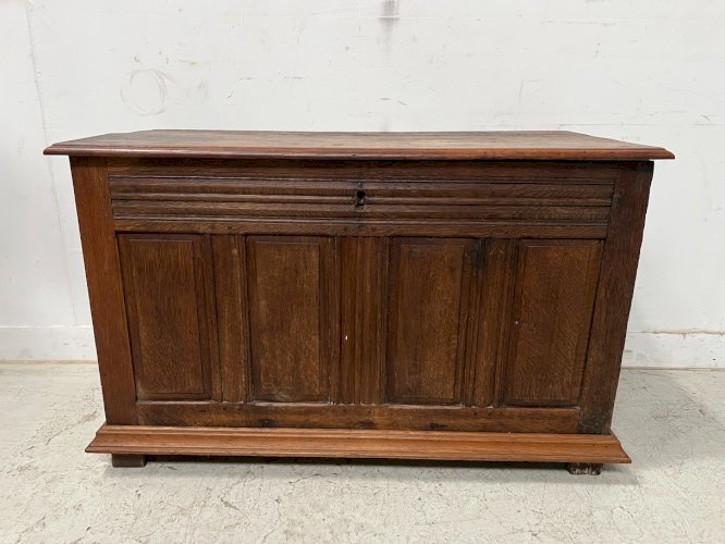 Coffre de style en chêne massif XVIII siècle