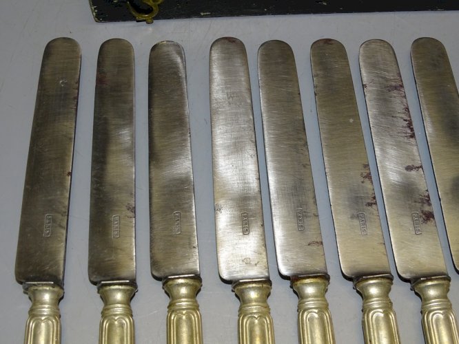 -COFFRET  12  COUTEAUX LAMES Gravées PARIS MANCHES Métal Argenté jus Grenier   D