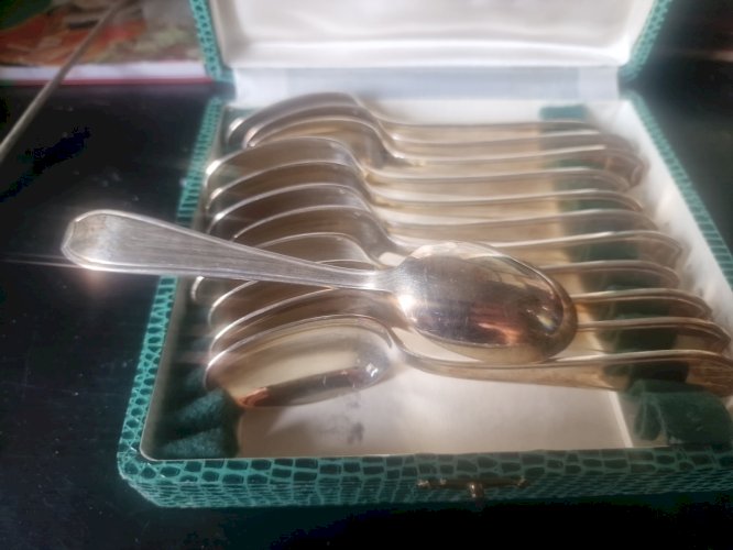 Coffret  12 Petites Cuillères à Café. /dessert metal argenté