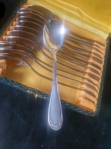 Coffret  12 Petites Cuillères à Café. /dessert metal argenté