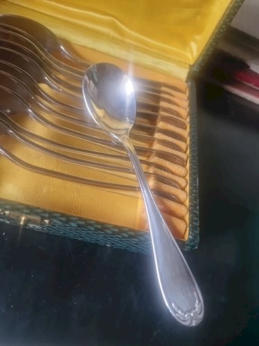 Coffret  12 Petites Cuillères à Café. /dessert metal argenté