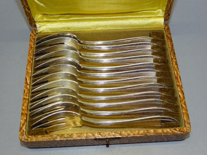 -COFFRET 12 PETITES FOURCHETTES A GATEAUX METAL ARGENTE COUVERTS DIXI 18g D