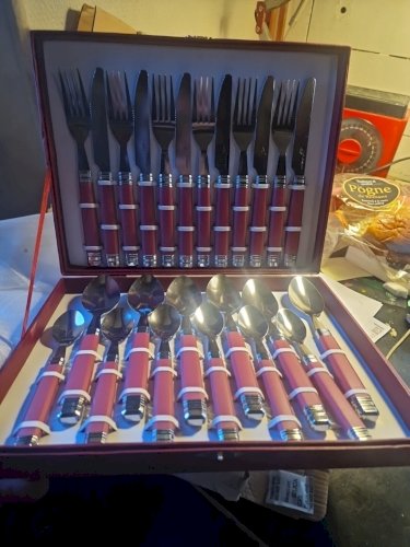 COFFRET 24 COUVERTS, neuf
