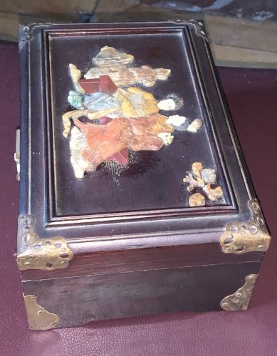 Coffret à bijoux vintage en bois de rose applications de jade Chine Indochine