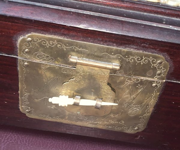 Coffret à bijoux vintage en bois de rose applications de jade Chine Indochine