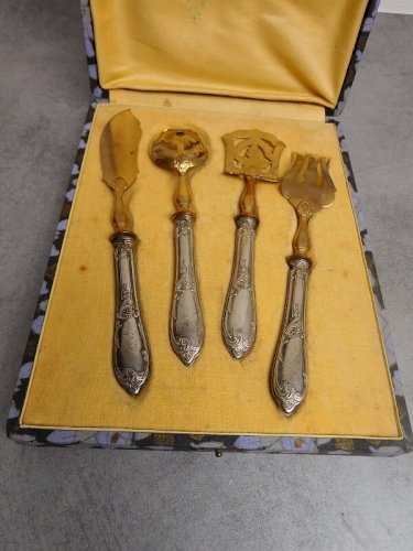COFFRET A MIGNARDISES EN ARGENT FOURRE POINCON MINERVE