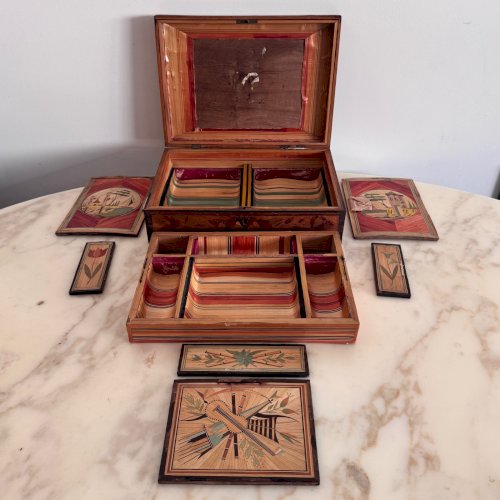 Coffret à ouvrage en marqueterie de paille début XIXe décor à l'Antique M3681