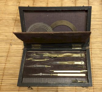 boîte  ancienne de   matériel compas dessin 
