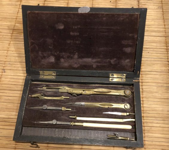 boîte  ancienne de   matériel compas dessin 