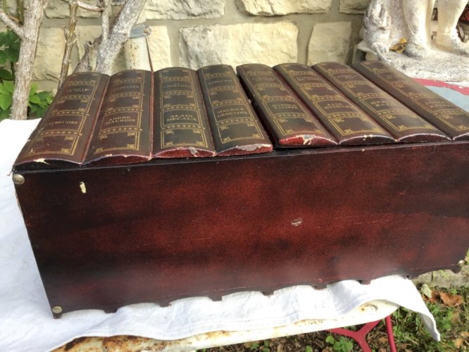 COFFRET ancien TROMPE L'OEIL de LIVRES en bois BOIS. Boîte à secrets