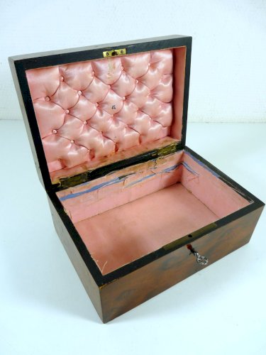 Coffret bijoux loupe d'orme marqueterie boule Napoléon III capitonné satin clé