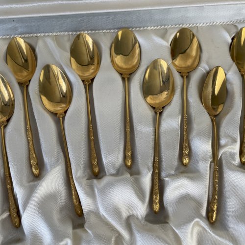 Coffret de 12 petites cuillères doré manche sabot patte pied de biche chevreuil