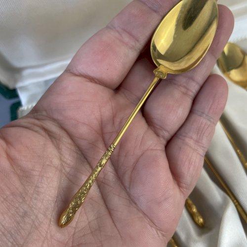 Coffret de 12 petites cuillères doré manche sabot patte pied de biche chevreuil