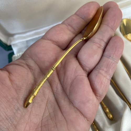 Coffret de 12 petites cuillères doré manche sabot patte pied de biche chevreuil