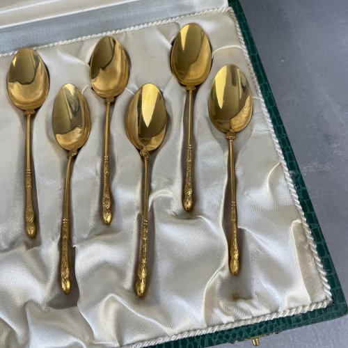 Coffret de 12 petites cuillères doré manche sabot patte pied de biche chevreuil