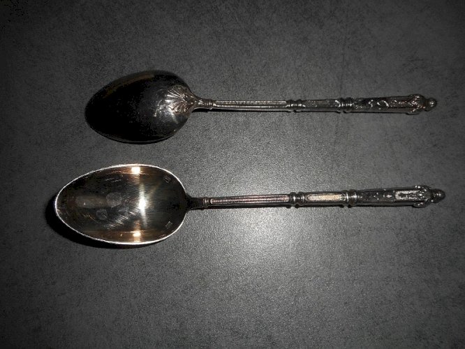 COFFRET DE 12 PETITES CUILLERES EN METAL ARGENTE