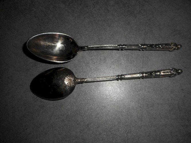 COFFRET DE 12 PETITES CUILLERES EN METAL ARGENTE