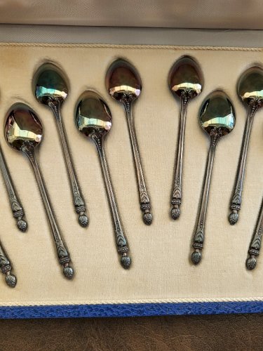 COFFRET DE 12 PETITES CUILLERES NEUVES EN METAL ARGENTE