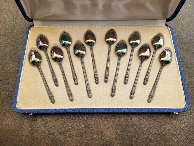 COFFRET DE 12 PETITES CUILLERES NEUVES EN METAL ARGENTE
