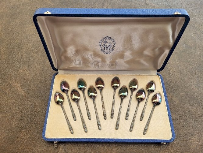 COFFRET DE 12 PETITES CUILLERES NEUVES EN METAL ARGENTE