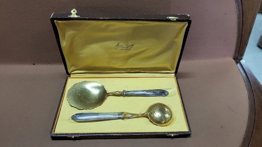 SET OF 2 SILVER SERVING CUTLERY WITH MINERVA STAMP WEIGHING 167.56 g