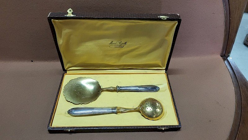 COFFRET DE 2 COUVERTS DE SERVICE EN ARGENT FOURRE POINCON MINERVE DE 167,56 g