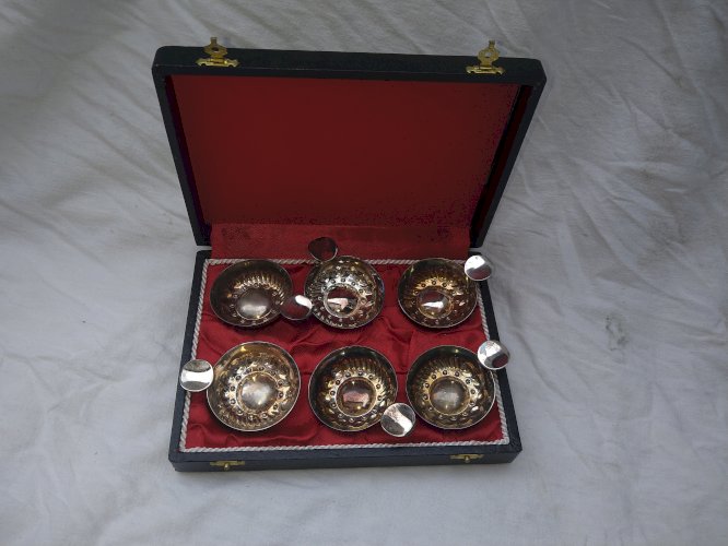 coffret de 6 petits tastevin ancien en métal argenté, tastevin à Cognac ou autres