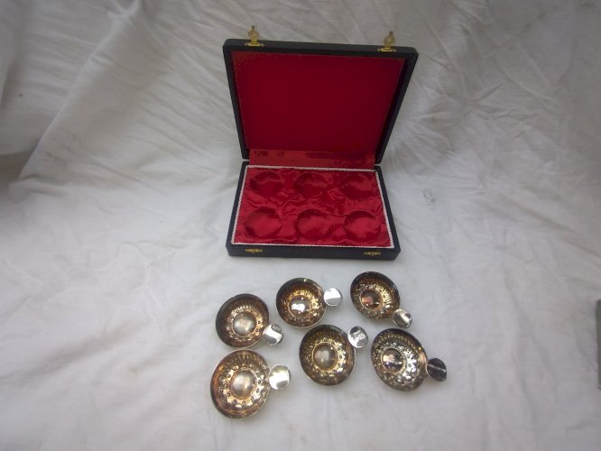 coffret de 6 petits tastevin ancien en métal argenté, tastevin à Cognac ou autres