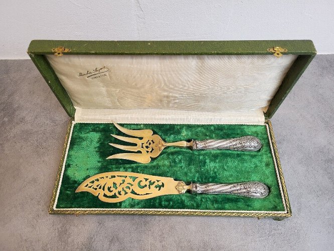 COFFRET DE COUVERTS DE SERVICE FOURCHETTES ET COUTEAUX EN ARGENT FOURRE