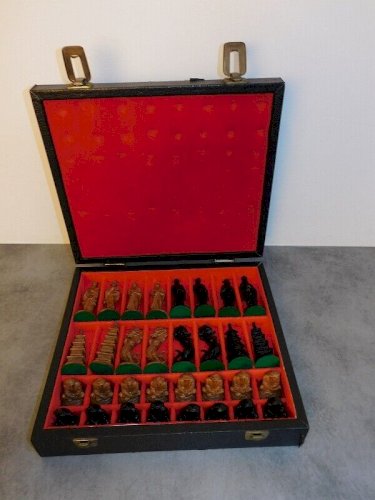 COFFRET DE JEU D'ECHEC DE 32 PIECES