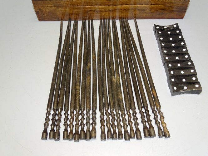 -COFFRET EN BOIS COUVERCLE Ajouré avec 20 BAGUETTES & 10 SUPPORTS COLLECTION  D