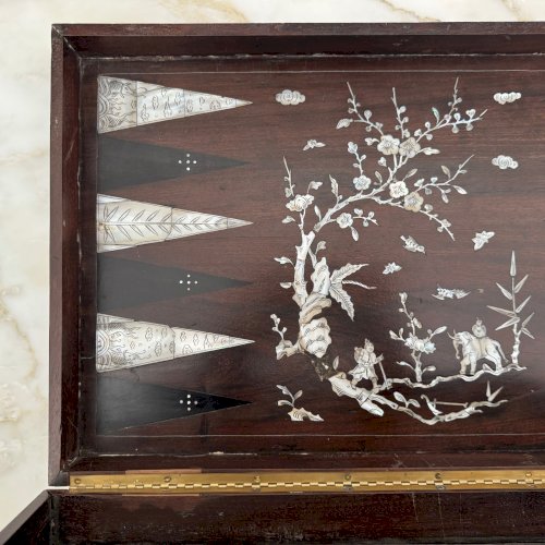 Coffret en bois de fer backgammon XIXe décor de nacre Chine M4051
