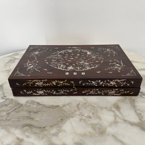 Coffret en bois de fer backgammon XIXe décor de nacre Chine M4051