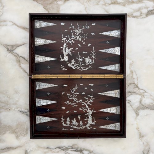 Coffret en bois de fer backgammon XIXe décor de nacre Chine M4051