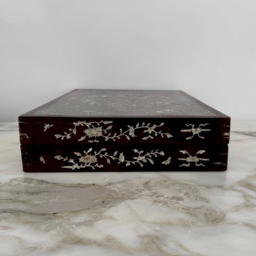Coffret en bois de fer backgammon XIXe décor de nacre Chine M4051
