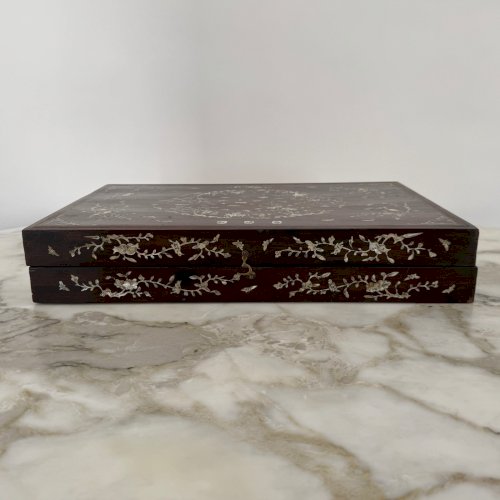 Coffret en bois de fer backgammon XIXe décor de nacre Chine M4051