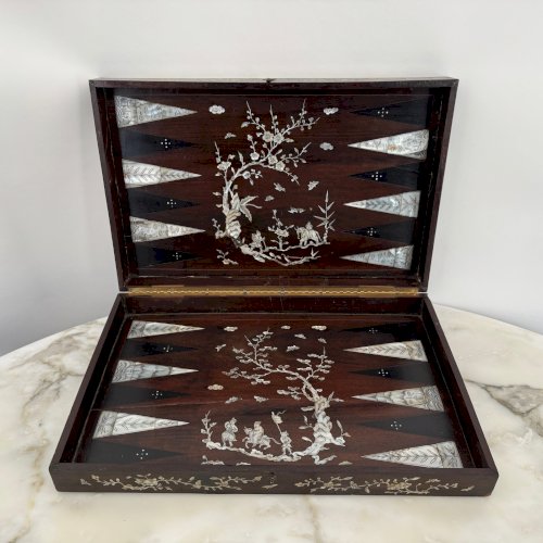 Coffret en bois de fer backgammon XIXe décor de nacre Chine M4051